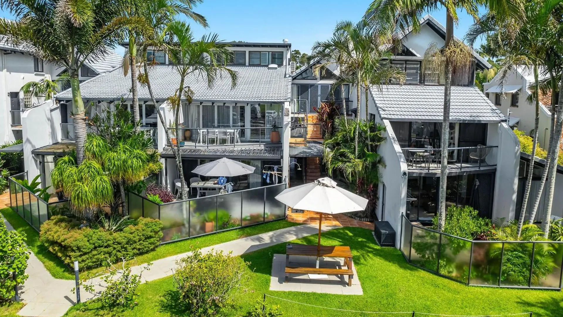Resort Byron Bay Beachfront Holiday Apartments